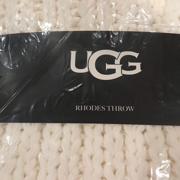 UGG brand new throw still in plastic wrap - Picture 4 of 12